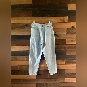 Vintage USA 80/90s Rustler Women’s High Rise Blue Straight Leg Light Mom Jeans